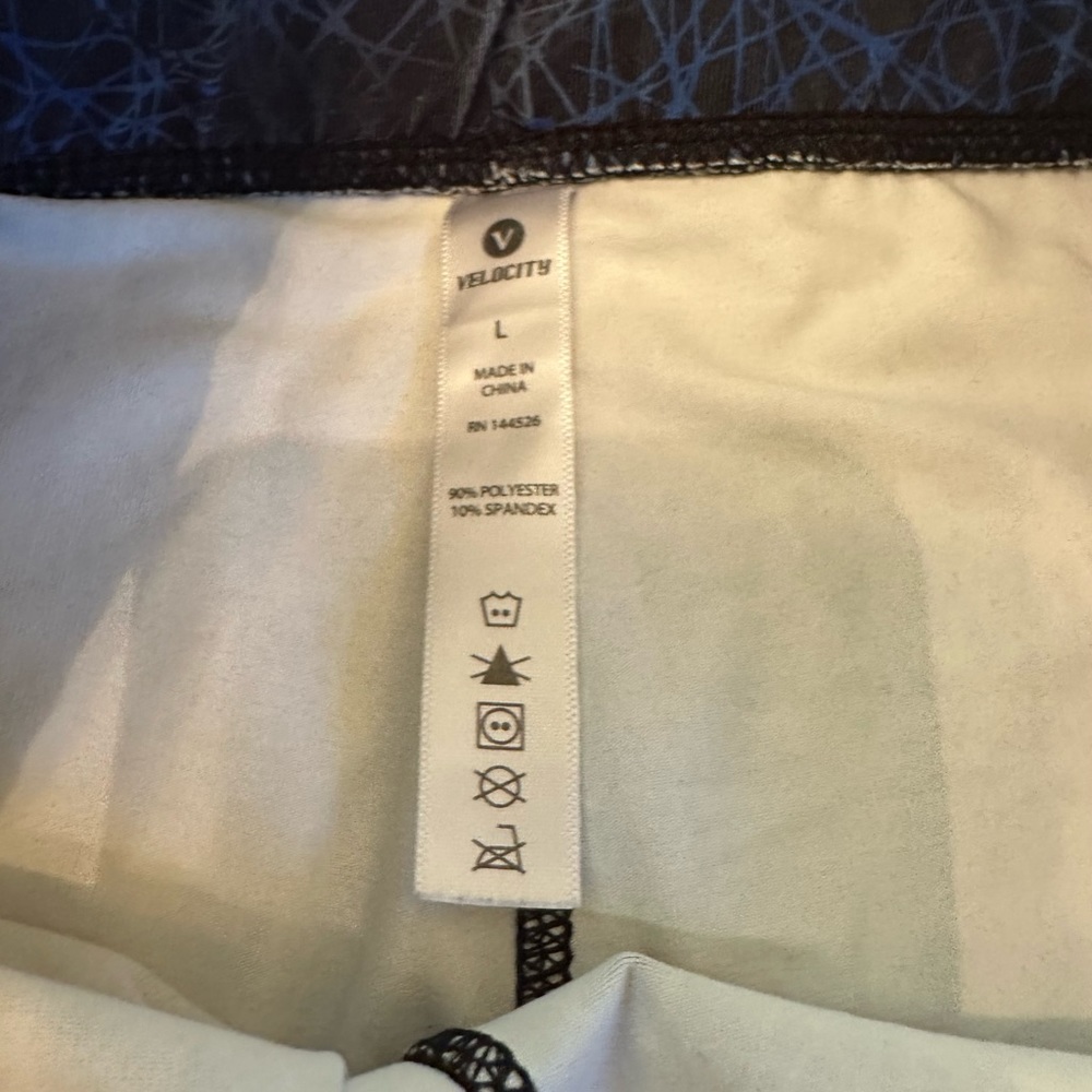 Geometric Patterned Leggings - Picture 4 of 10